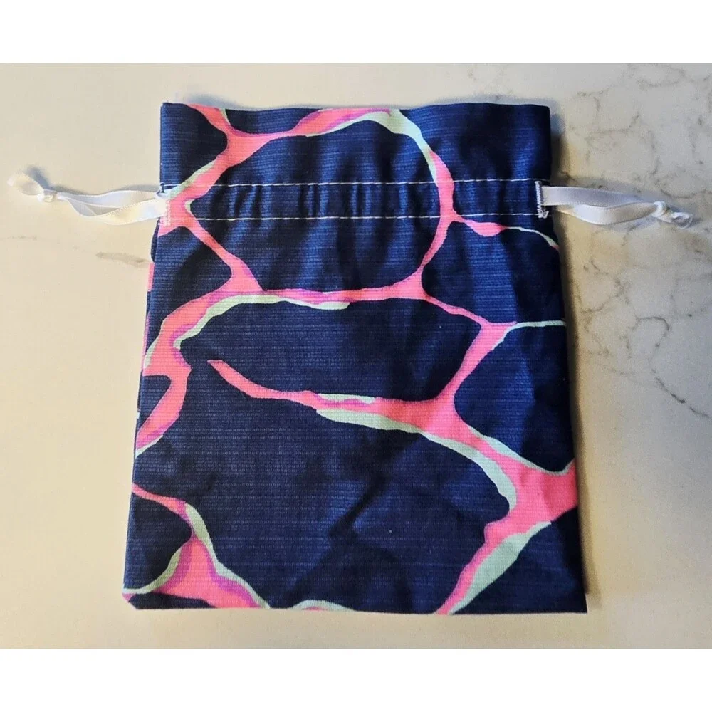 Lilly Pulitzer Travel Pouch Coral Giraffe Broken Shaker Print Fabric Favor Bag